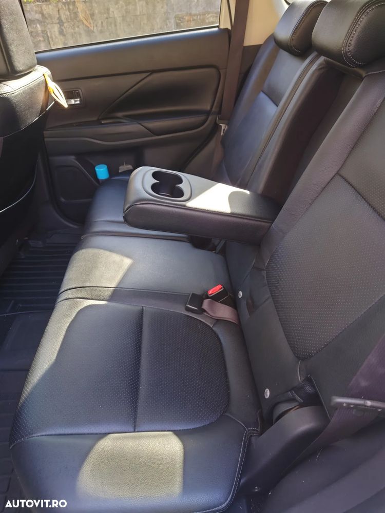 Mitsubishi Outlander - 15