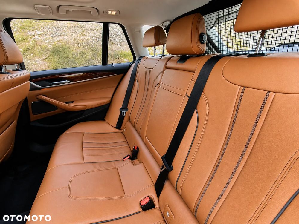 BMW Seria 5 540d xDrive mHEV - 19