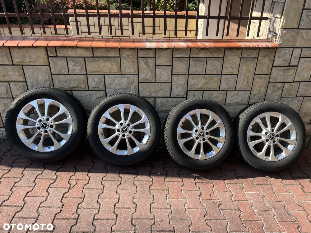 Sprzedam oryginalny komplet felg Mercedes GLA 17” wraz z oponami zimowymi oraz czujnikami ciśnienia - 1