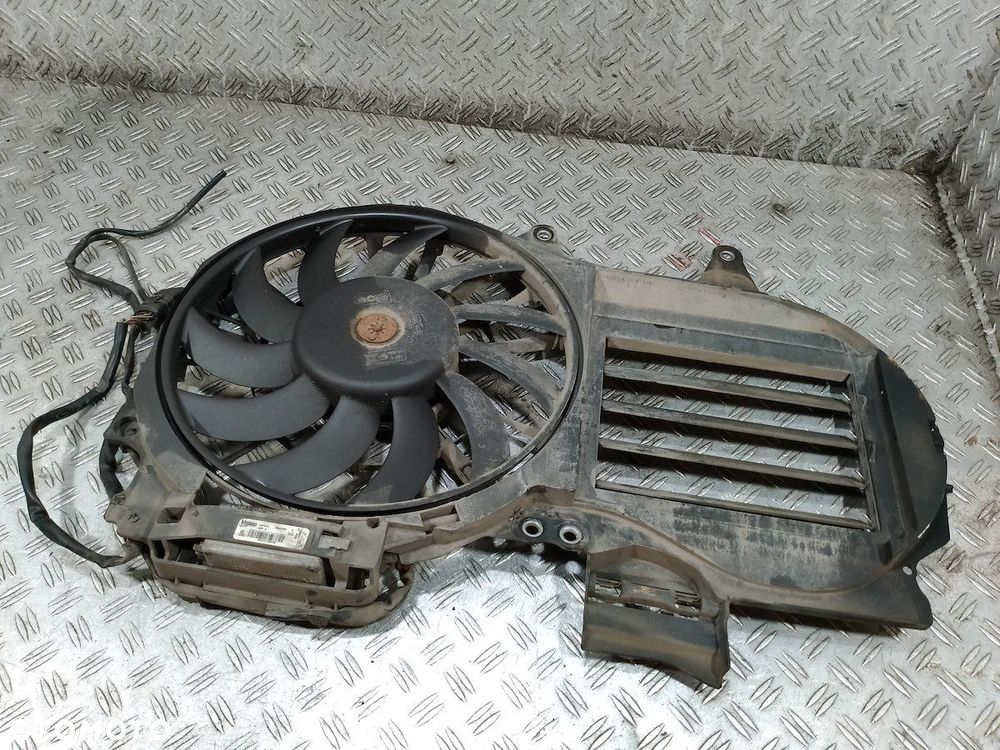WENTYLATOR CHŁODNICY AUDI A4 B7 8E0121205AE 2.0 - 2