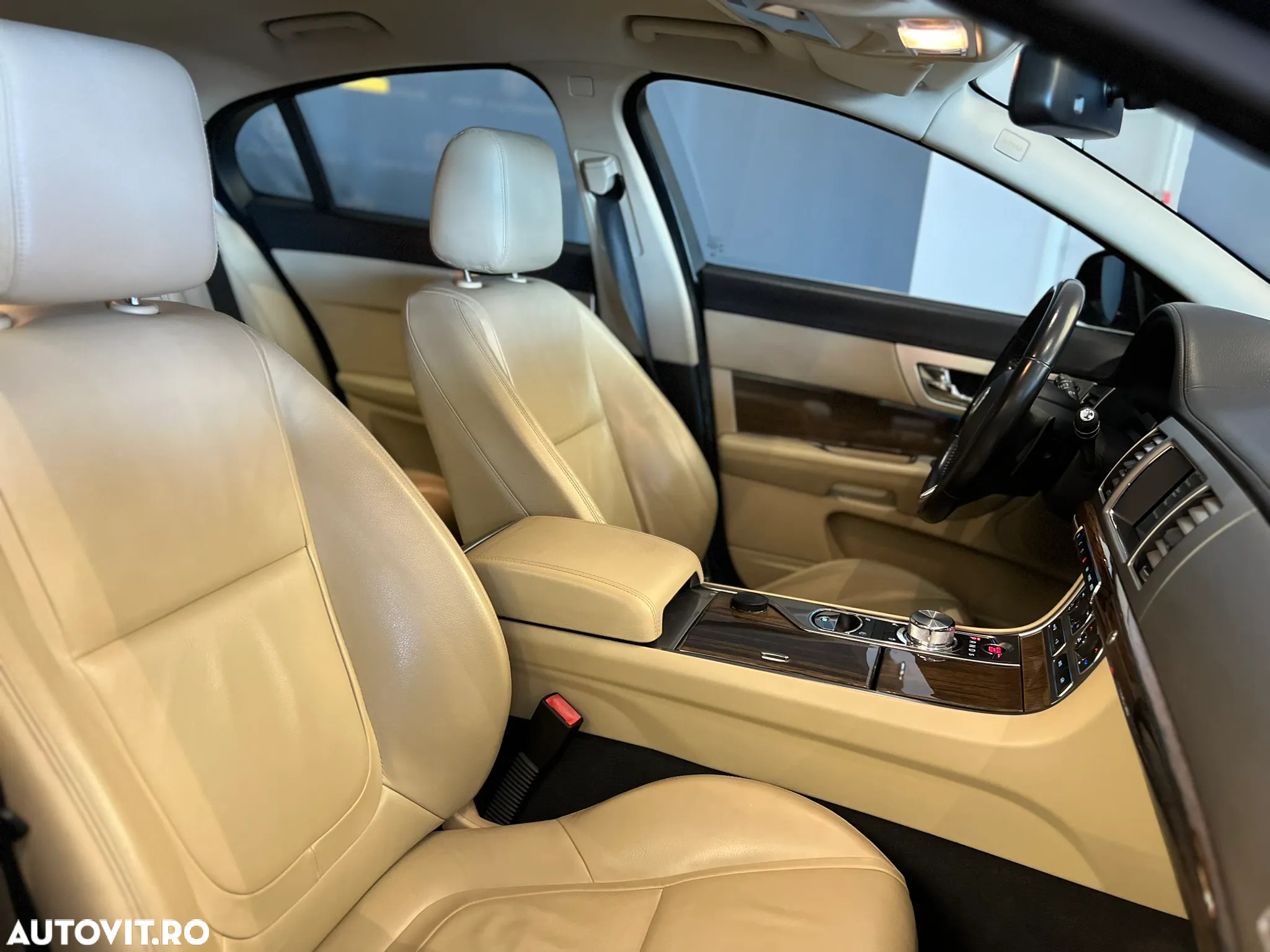 Jaguar XF 3.0 V6 Diesel Sportbrake - 29