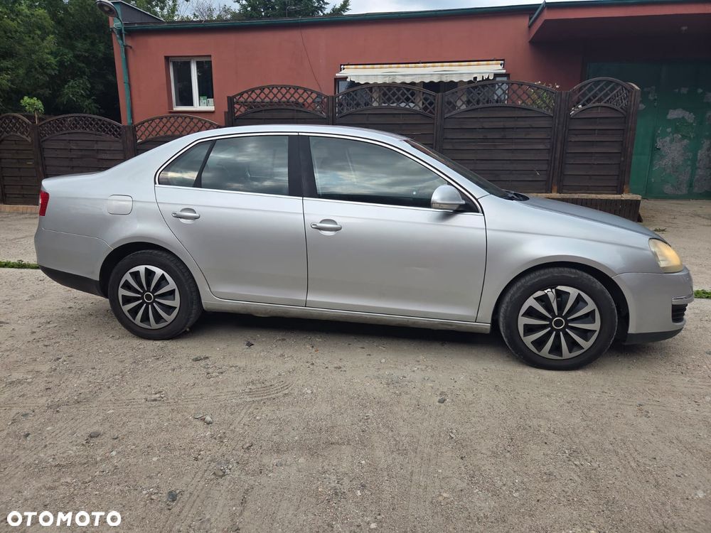 Volkswagen Jetta 1.9 TDI Comfortline - 1