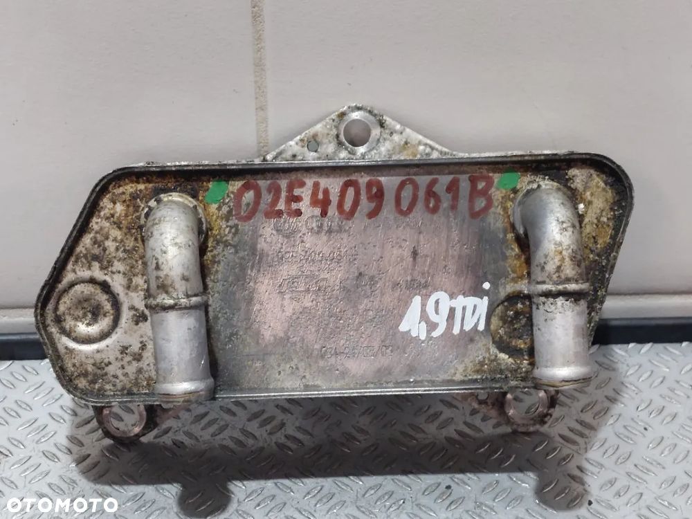 CHŁODNICZKA OLEJU VW GOLF V 5 1,9TDI R2005 NR 02E409061B - 1