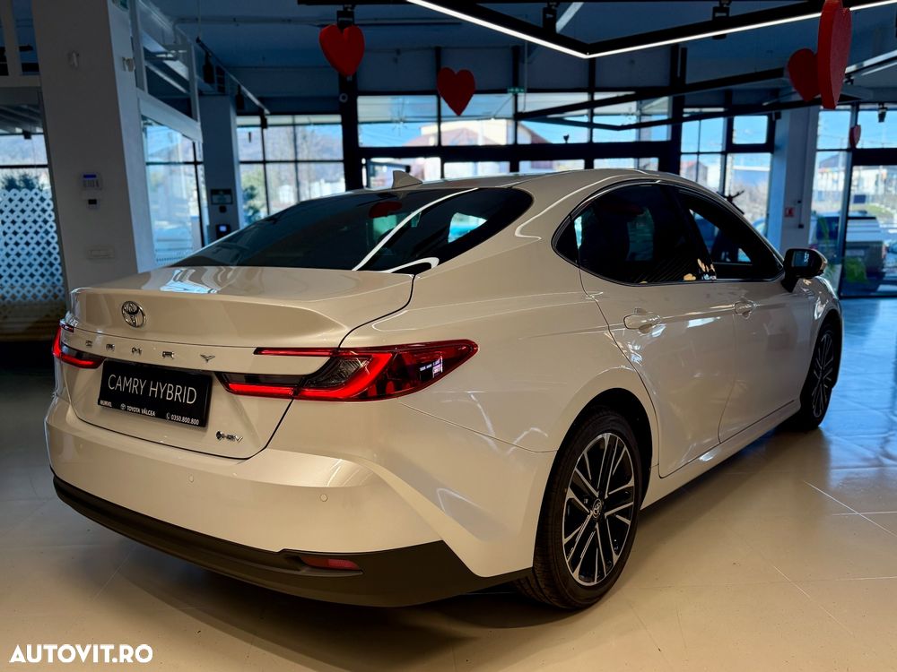 Toyota Camry 2.5 HEV Luxury - 6