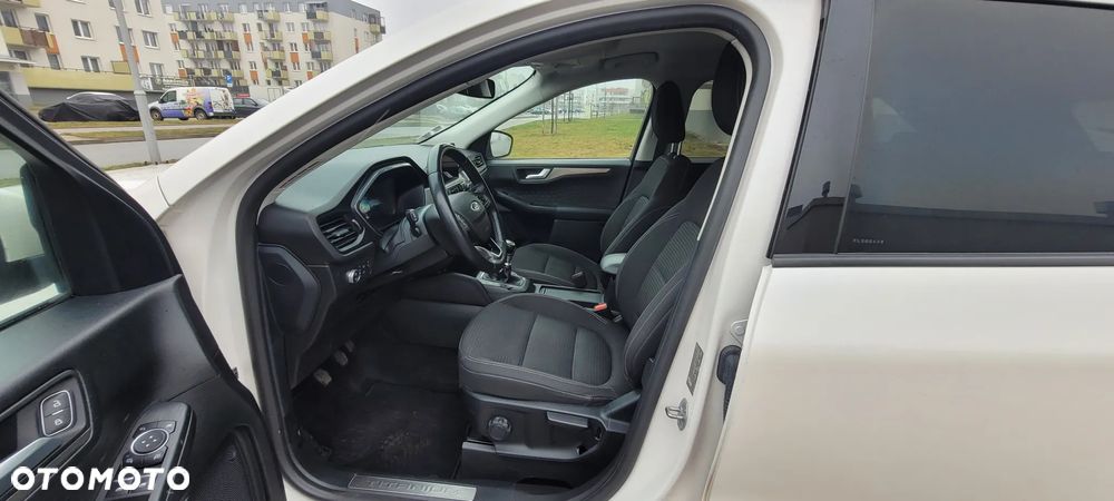 Ford Kuga 2.0 TDCi 2x4 Titanium - 26
