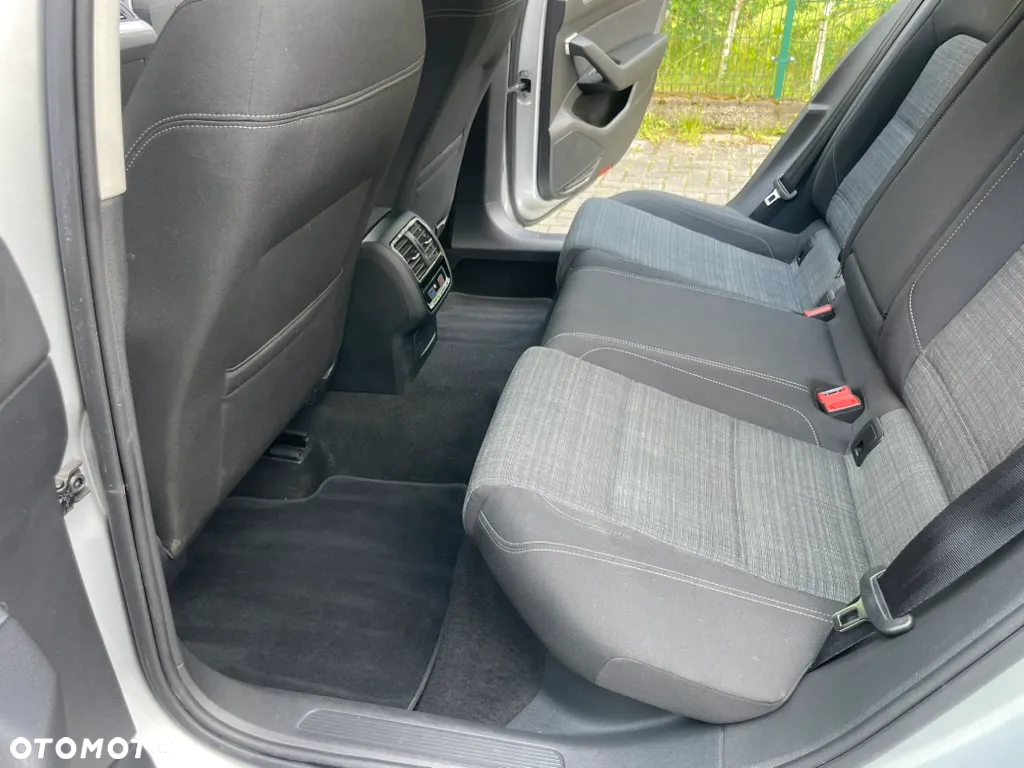 Volkswagen Passat Variant 2.0 TDI SCR DSG Business - 13