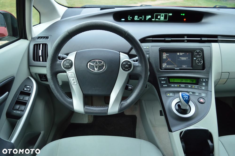 Toyota Prius 1.8 HSD Prestige - 19