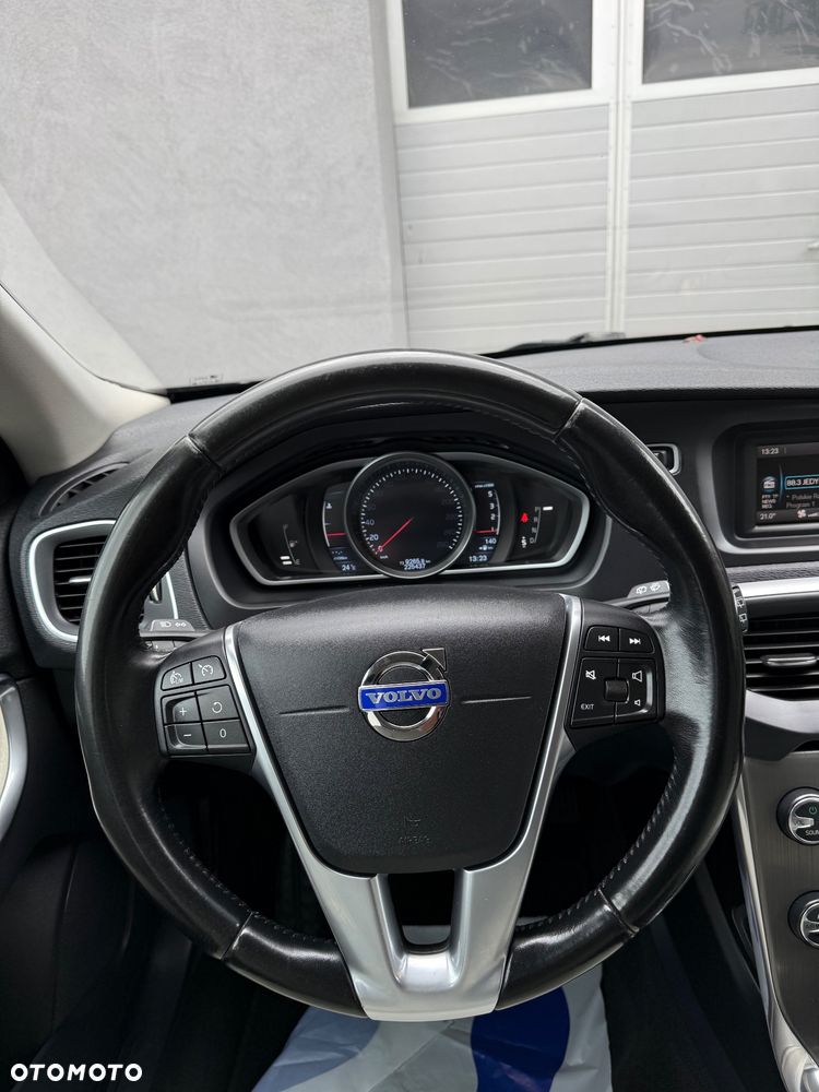 Volvo V40 D3 Geartronic Momentum - 27