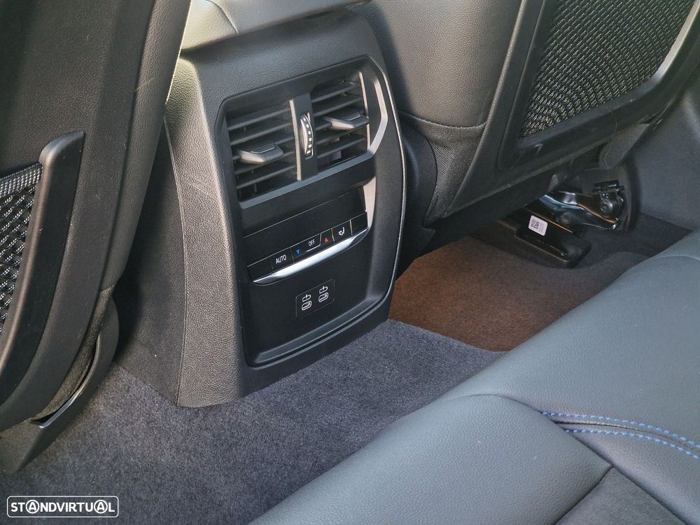 BMW i4 eDrive35 Desportiva M - 19