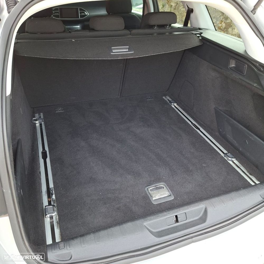 Peugeot 308 SW 1.2 PureTech Style - 24