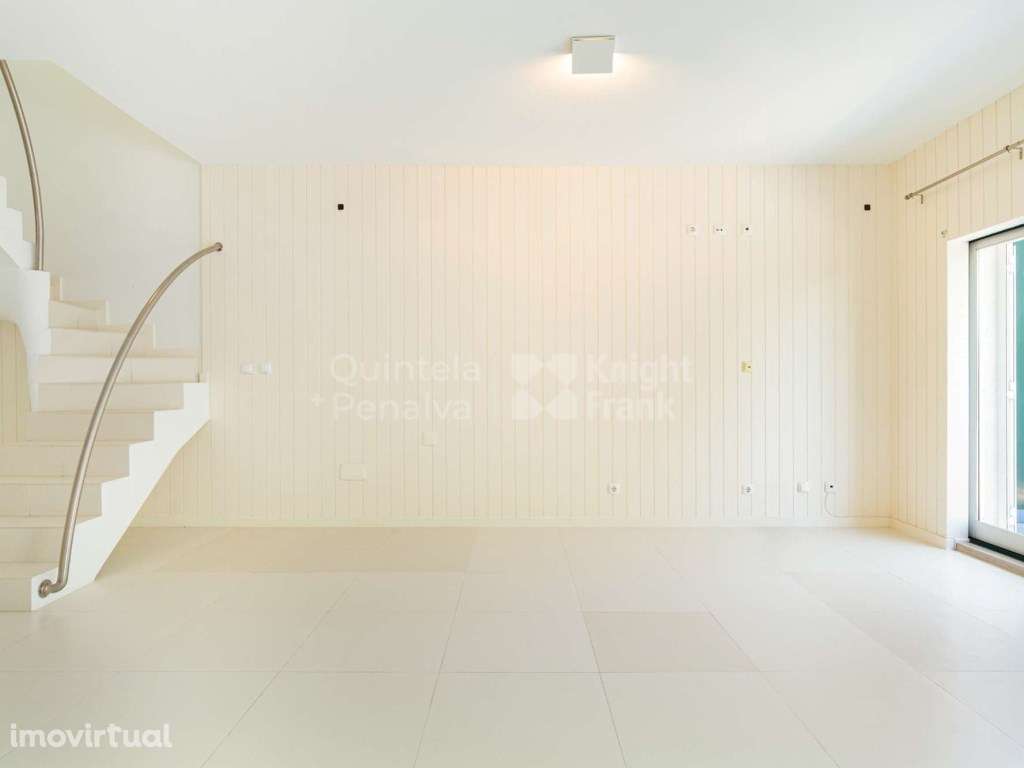Apartamento T1 duplex para arrendamento em Sintra - Grande imagem: 2/25