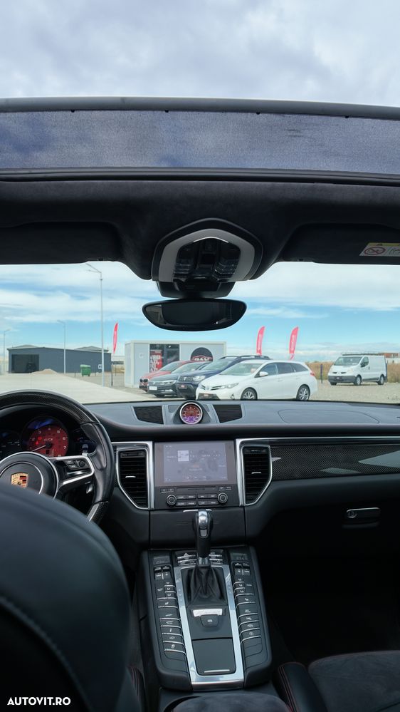 Porsche Macan S - 40
