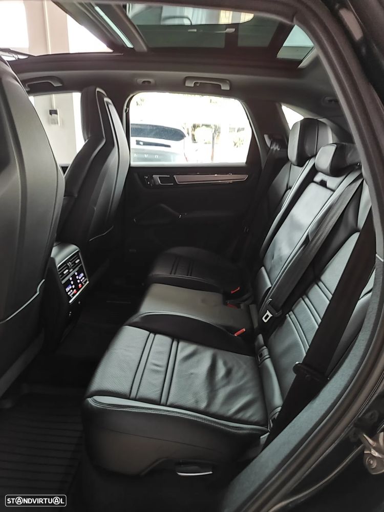 Porsche Cayenne - 14