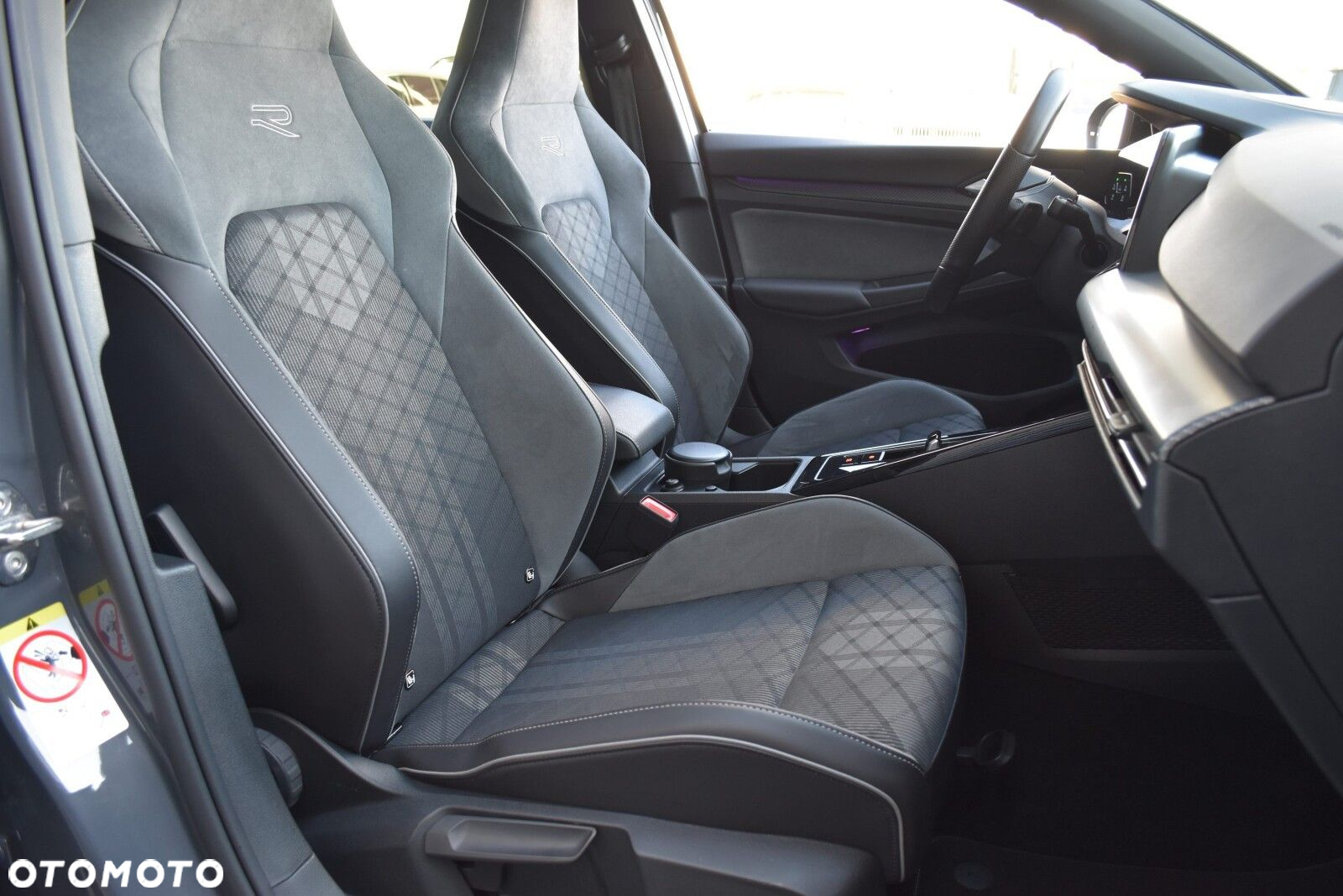 Volkswagen Golf VIII 2.0 TSI Style DSG - 36