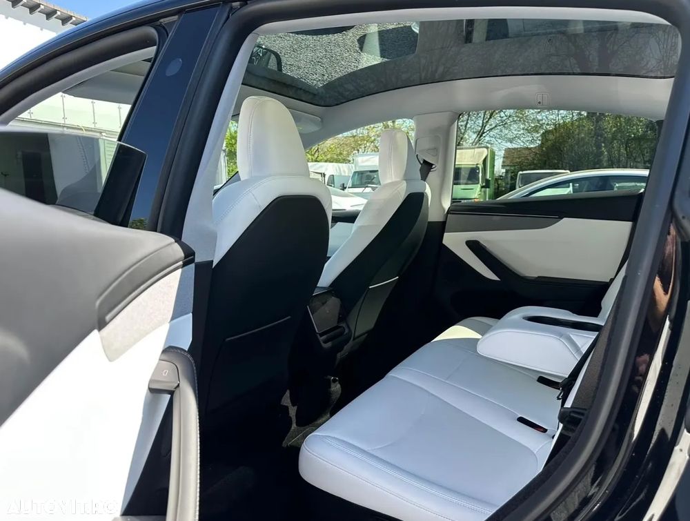 Tesla Model Y AWD Performance - 8