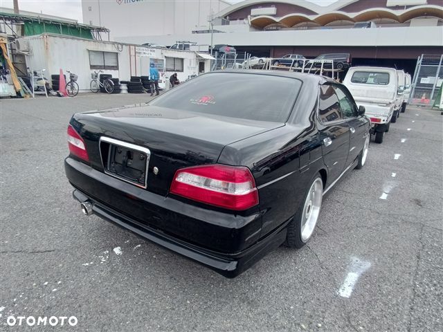 Nissan Laurel - 3