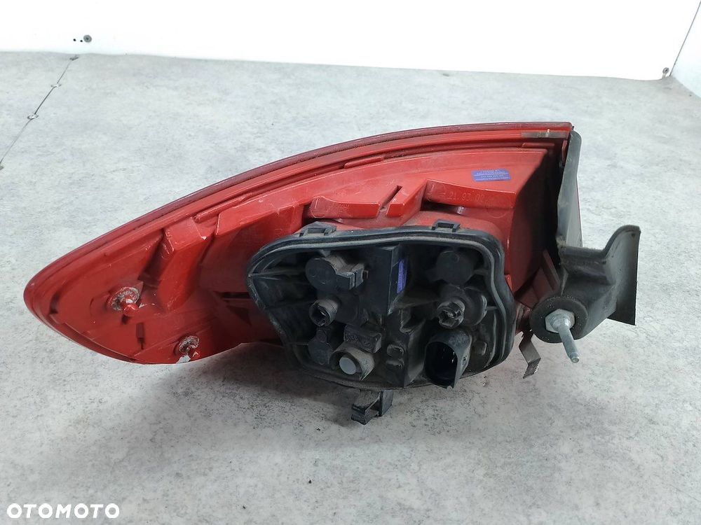 LAMPA TYLNA PRAWA AUDI A3 8P/8PA/8P7 HATCHBACK 5D 2009-2013 - 5