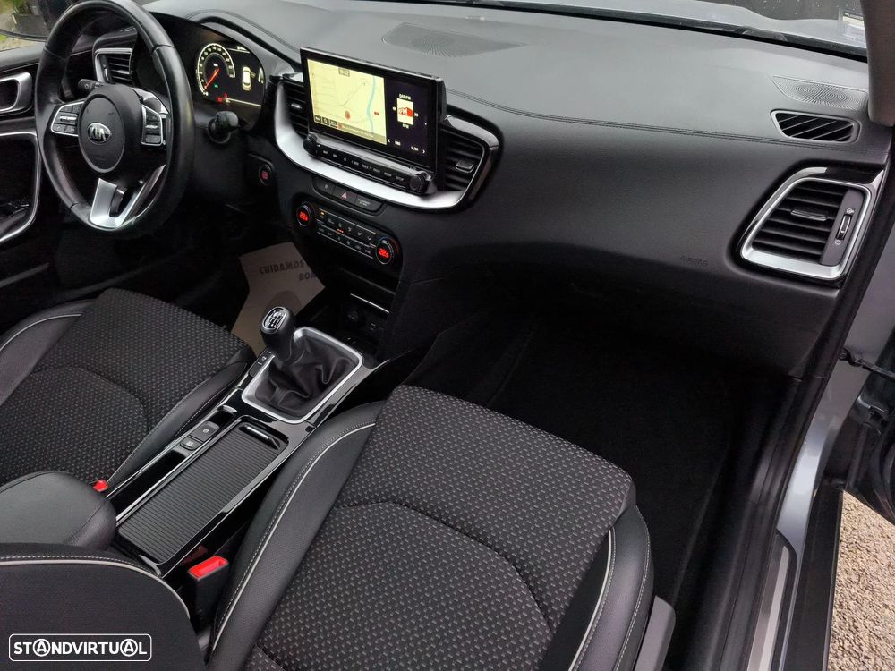 Kia XCeed 1.6 CRDi MHEV Tech - 16