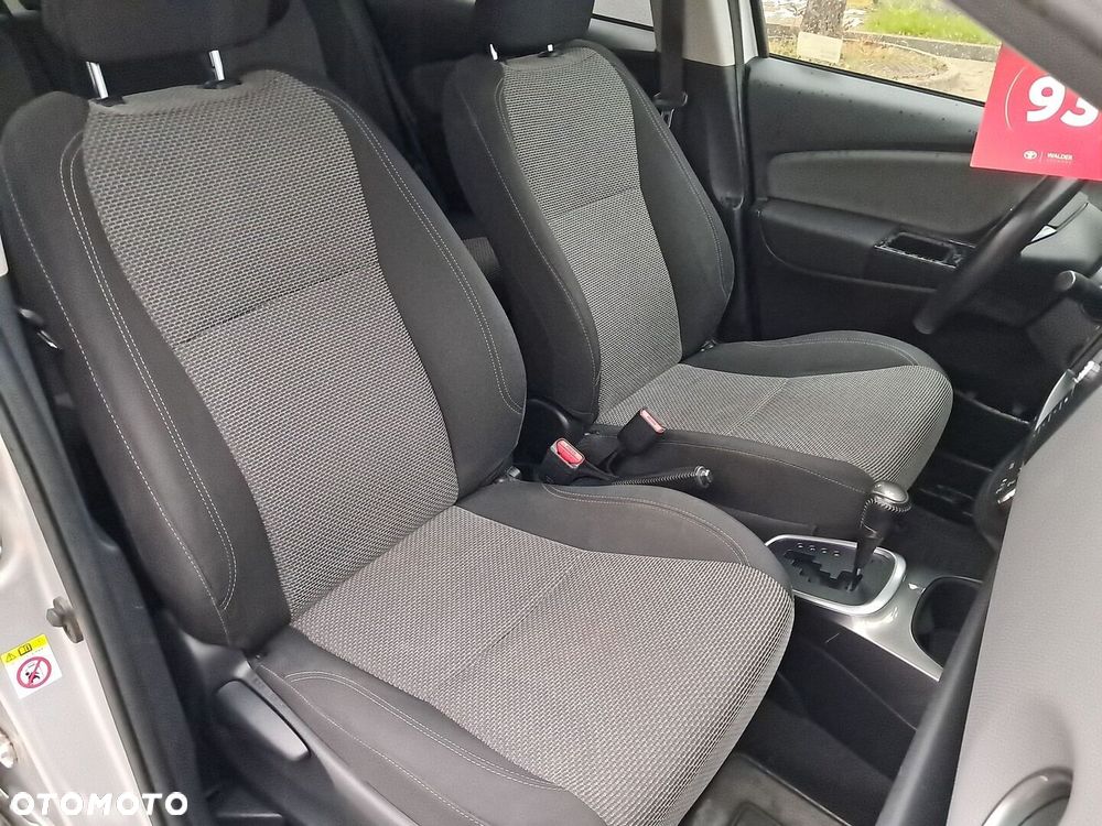 Toyota Yaris Hybrid 100 Premium - 17