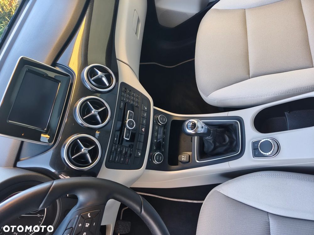 Mercedes-Benz Klasa B 180 CDI (BlueEFFICIENCY) - 26