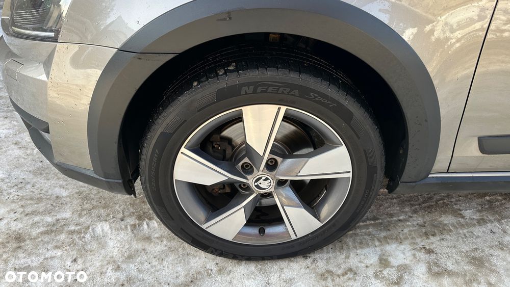 Land Rover Discovery Sport - 9