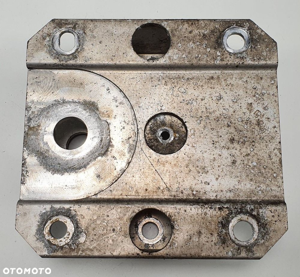 UCHWYT MOCOWANIE WSPORNIK TYŁ ASTON MARTIN RAPIDE - 2