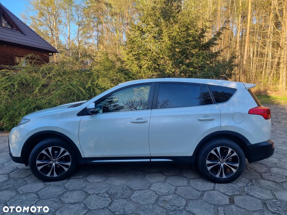 Toyota RAV4 2.2 D-CAT Premium - 4