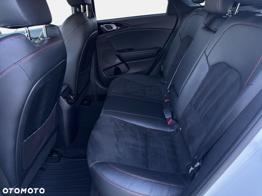 Kia ProCeed 1.6 T-GDI GT DCT - 29