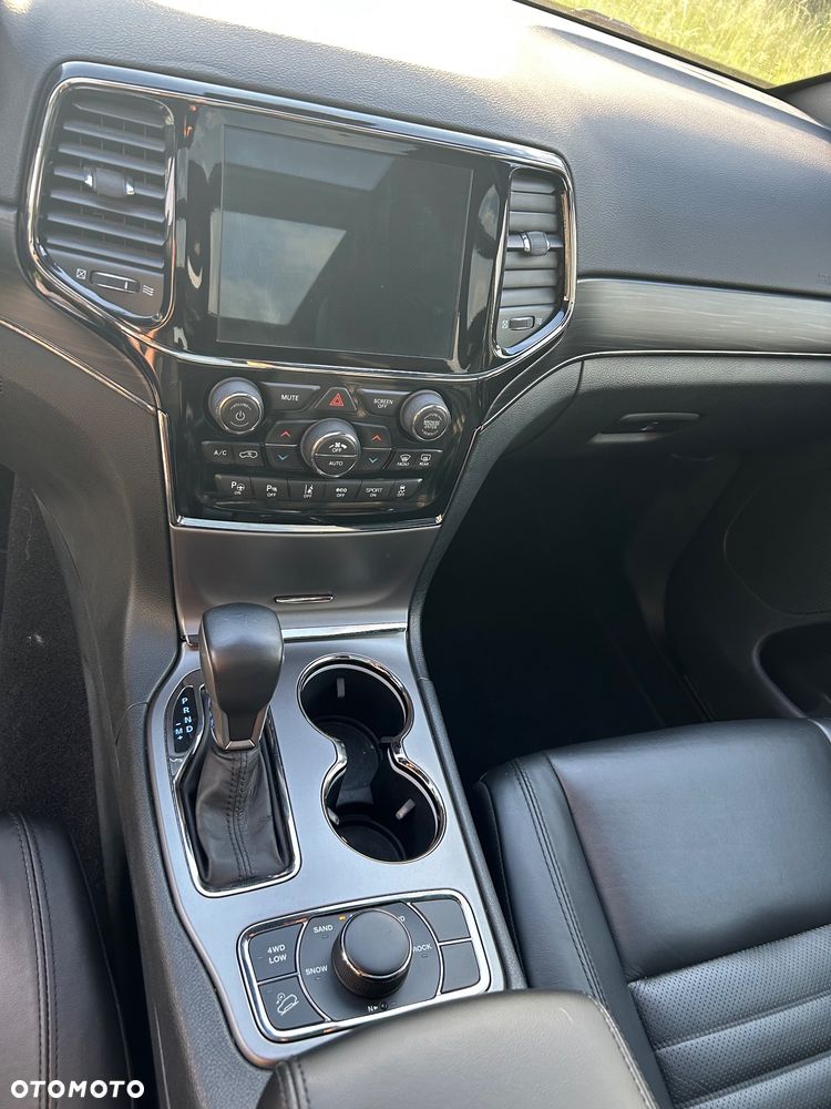 Jeep Grand Cherokee - 35