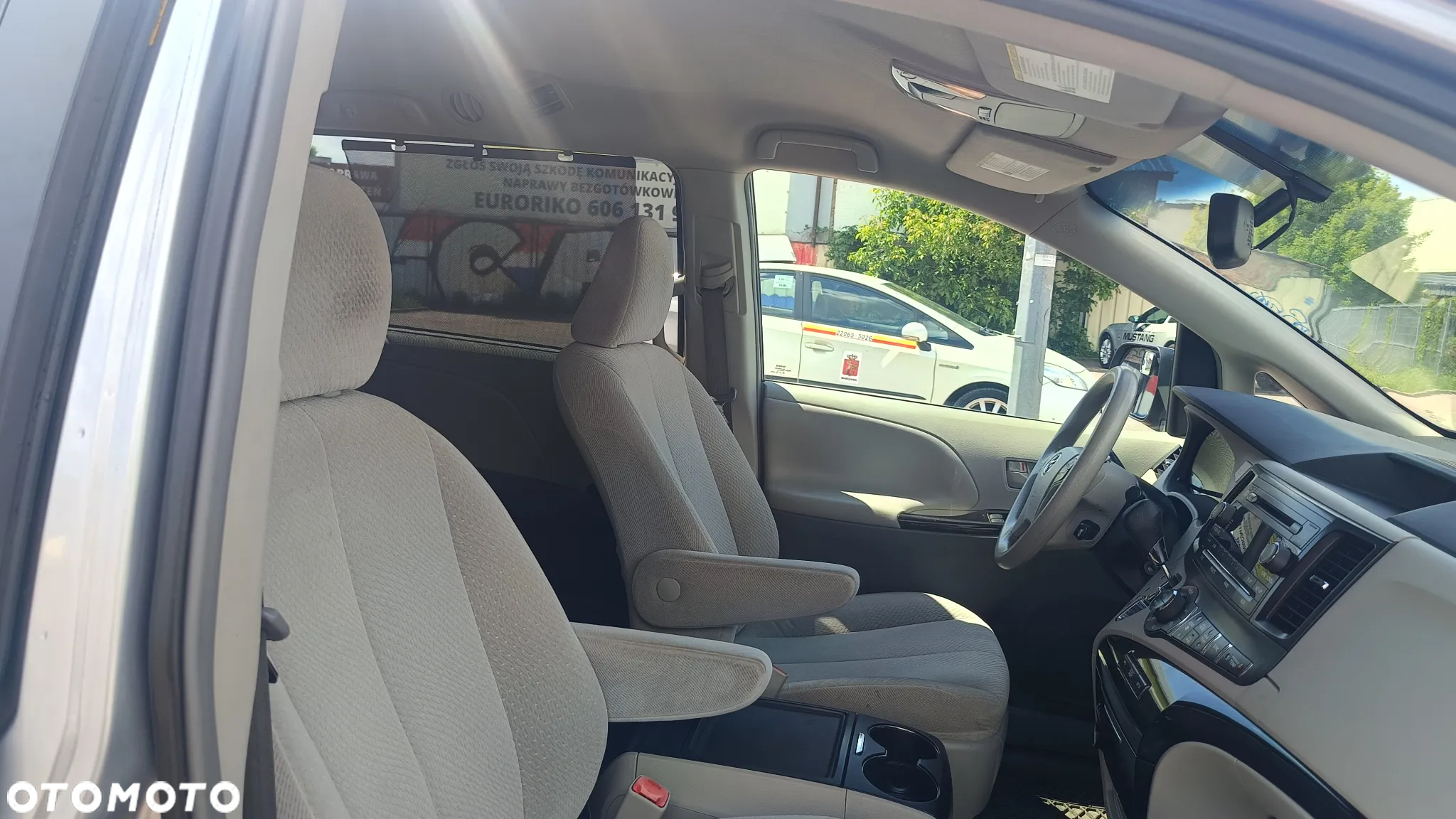 Toyota Sienna 3.5 V6 SE - 24