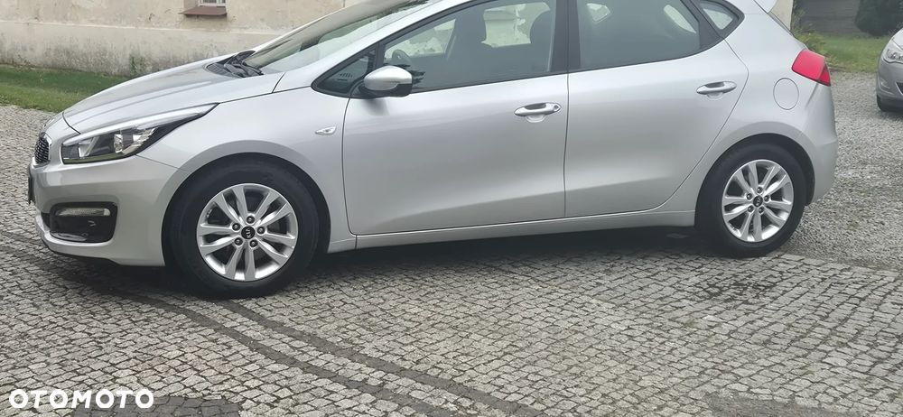 Kia Ceed 1.4 CVVT Dream Team Edition - 1