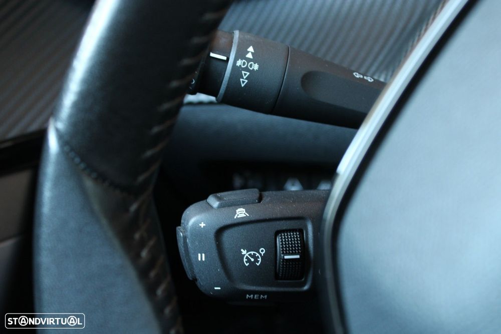 Peugeot e-2008 Allure - 29