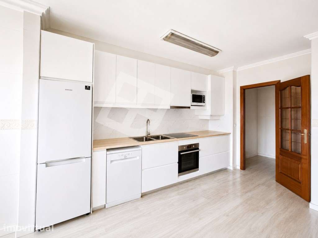 Apartamento T2 com espaços exteriores e garagem a poucos minutos da... - Grande imagem: 2/13