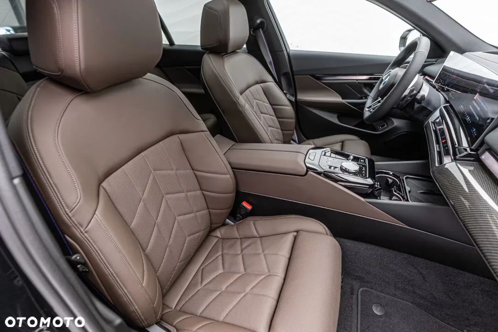 BMW Seria 5 520d xDrive mHEV - 32