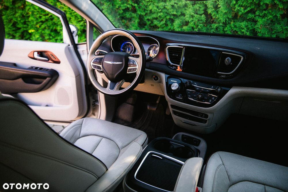 Chrysler Pacifica - 28