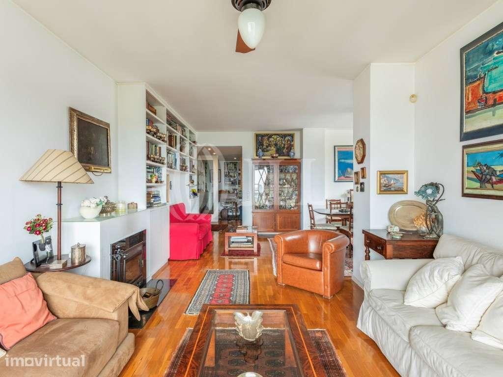 Apartamento T4+1, com varanda e estacionamento, no Porto - Grande imagem: 3/28