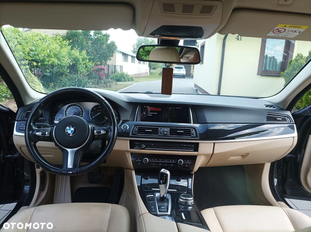 BMW Seria 5 525d xDrive - 11
