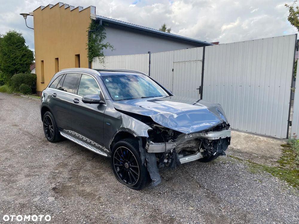 Mercedes-Benz GLC 300 e 4Matic 9G-TRONIC AMG Line Plus - 6