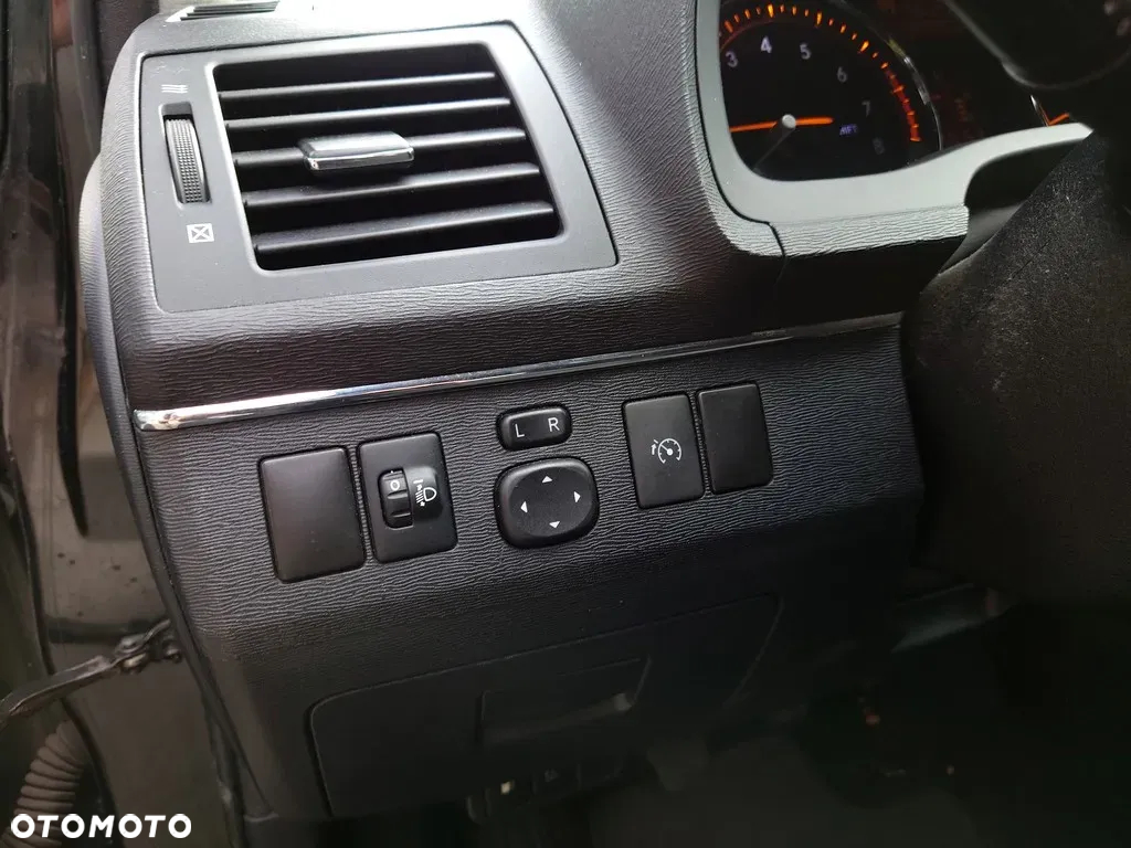 Toyota Avensis 1.8 Sol - 19