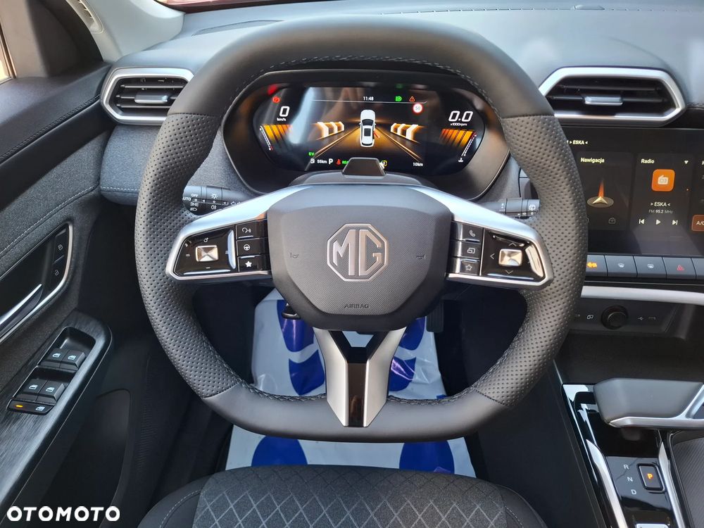 MG ZS Hybrid+ - 10