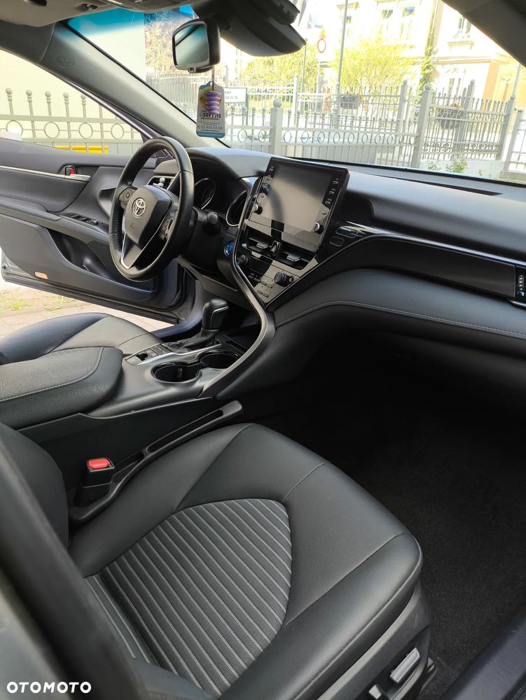 Toyota Camry 2.5 Hybrid Executive CVT - 17