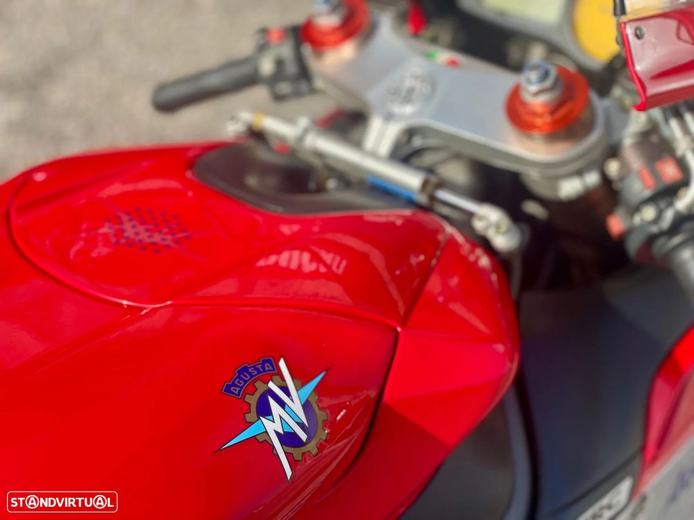 MV Agusta F4 750 - 8