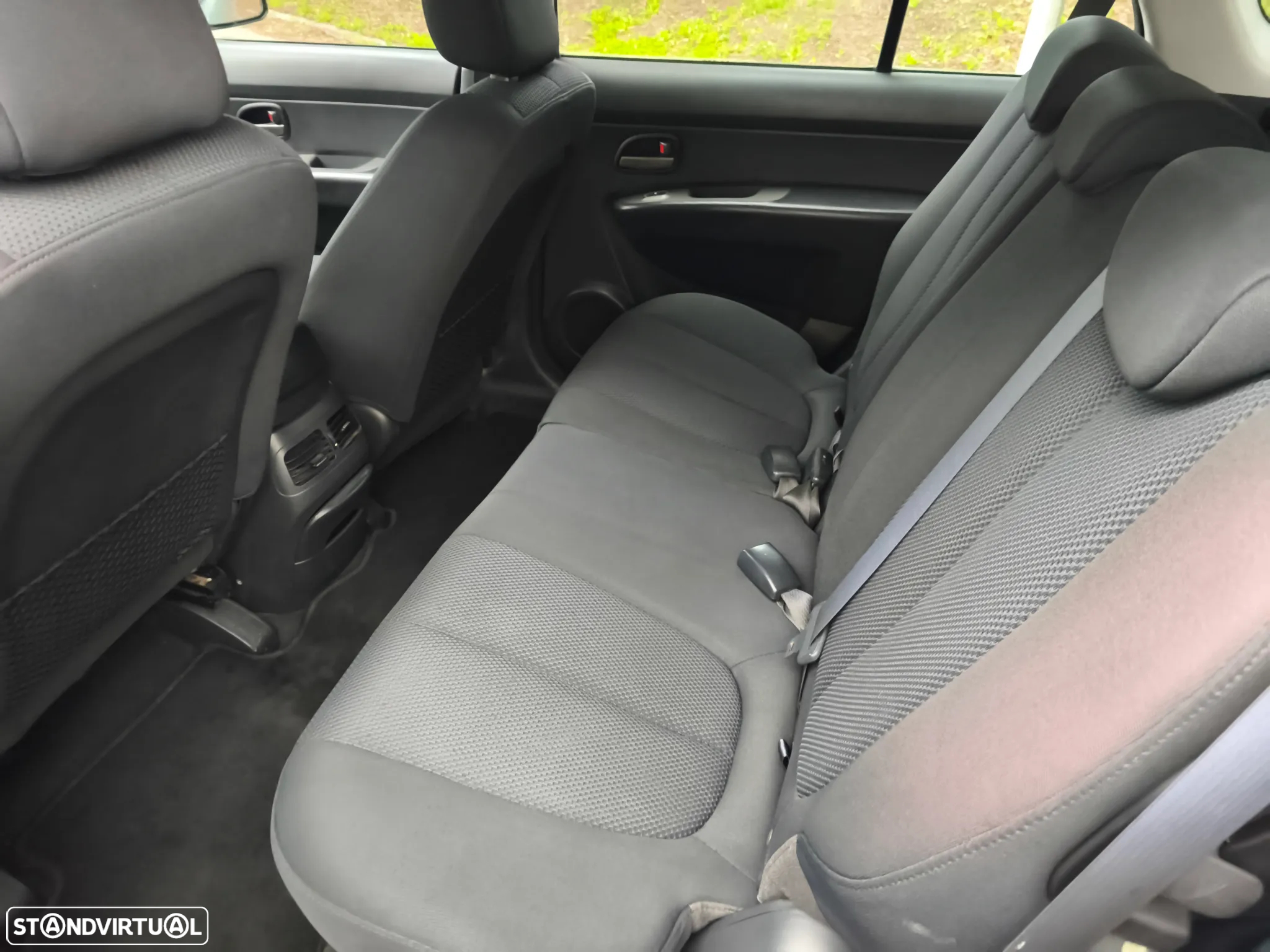 Kia Carens 2.0 CRDi LX - 23
