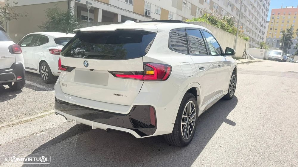 BMW iX1 eDrive20 Pack Desportivo M - 4