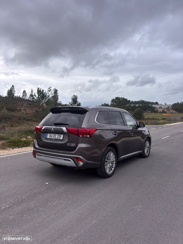 Mitsubishi Outlander 2.0 PHEV Intense Navi - 9