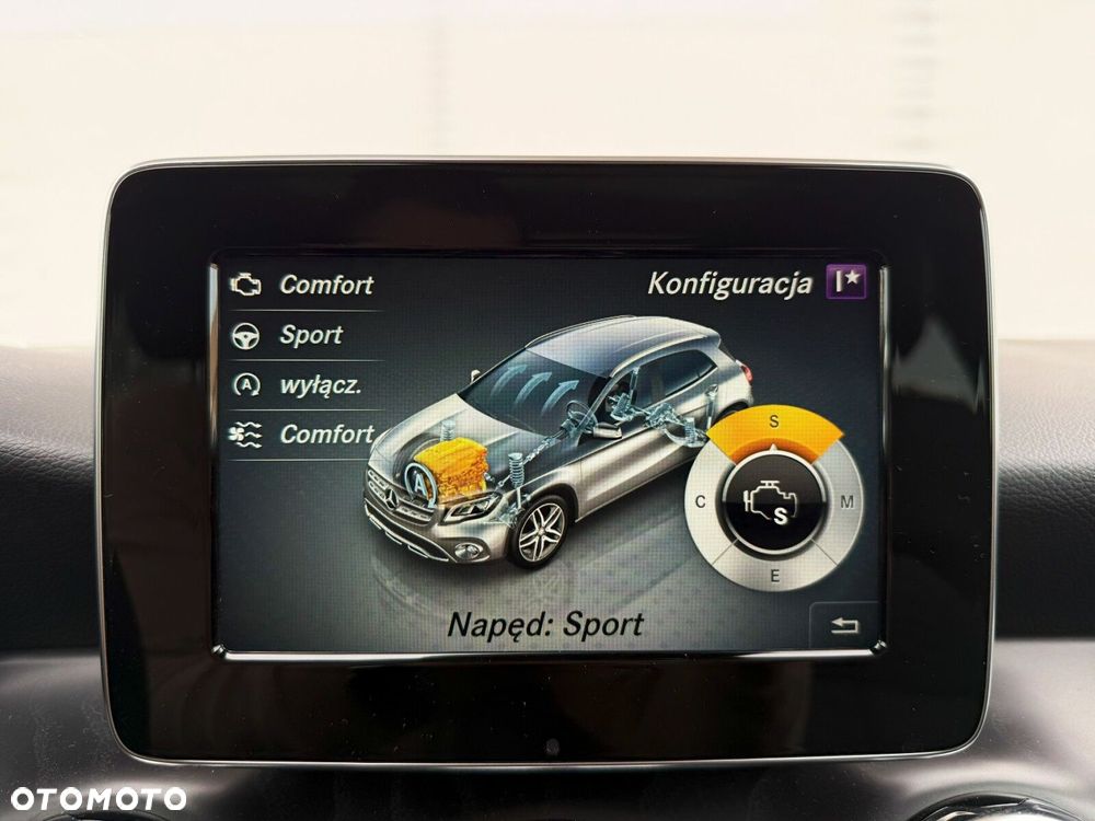 Mercedes-Benz GLA 200 7G-DCT Style - 26