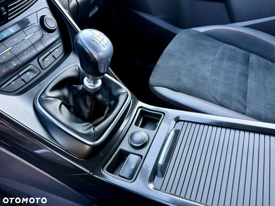 Ford Kuga 2.0 TDCi 4x4 ST-Line - 25