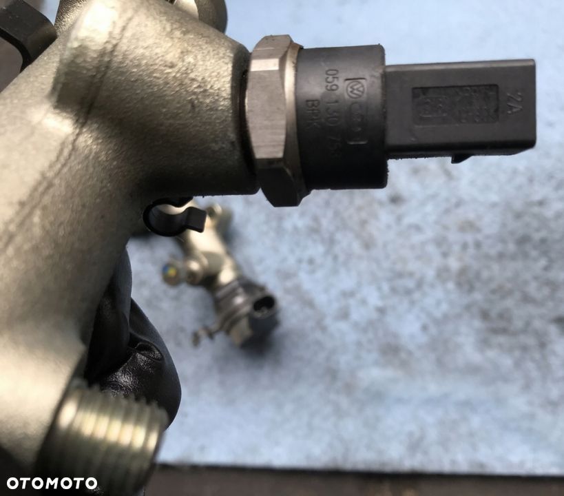 LISTWY WTRYSKOWE ZAWÓR AUDI A4 B7 3.0 TDI QUATTRO - 3