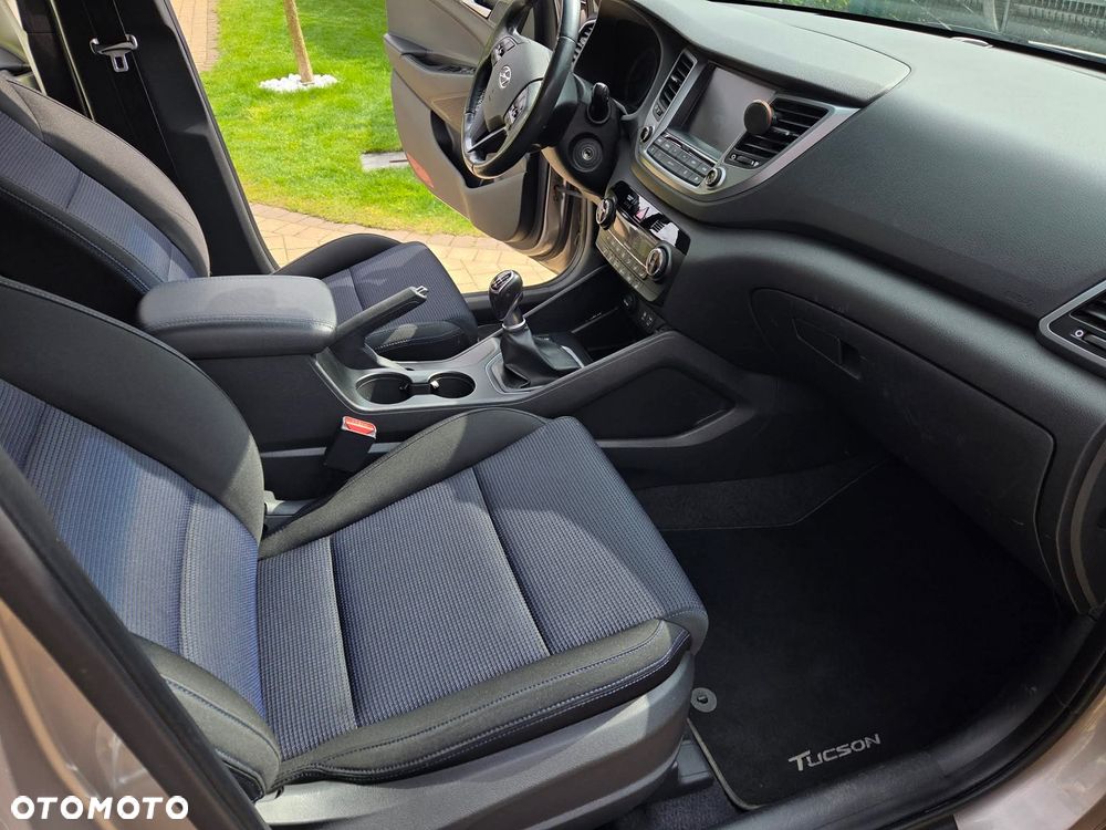 Hyundai Tucson 1.6 GDI BlueDrive GO 2WD - 11