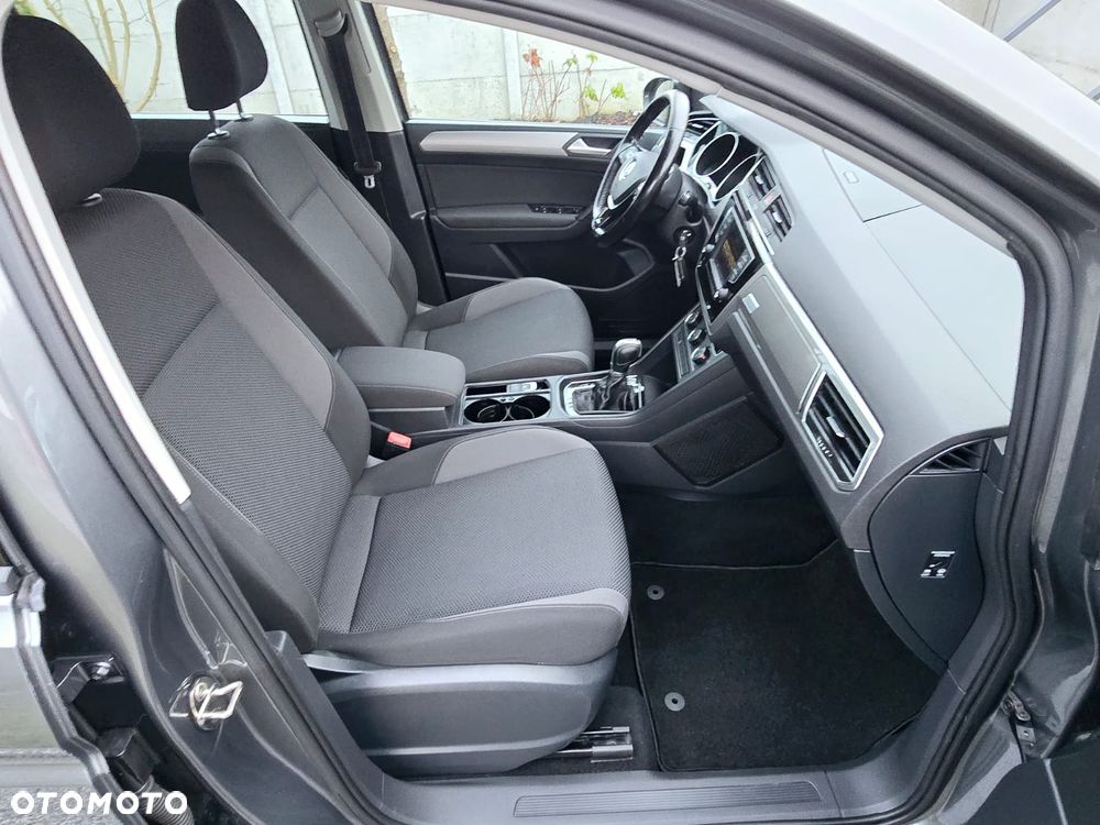 Volkswagen Touran - 29